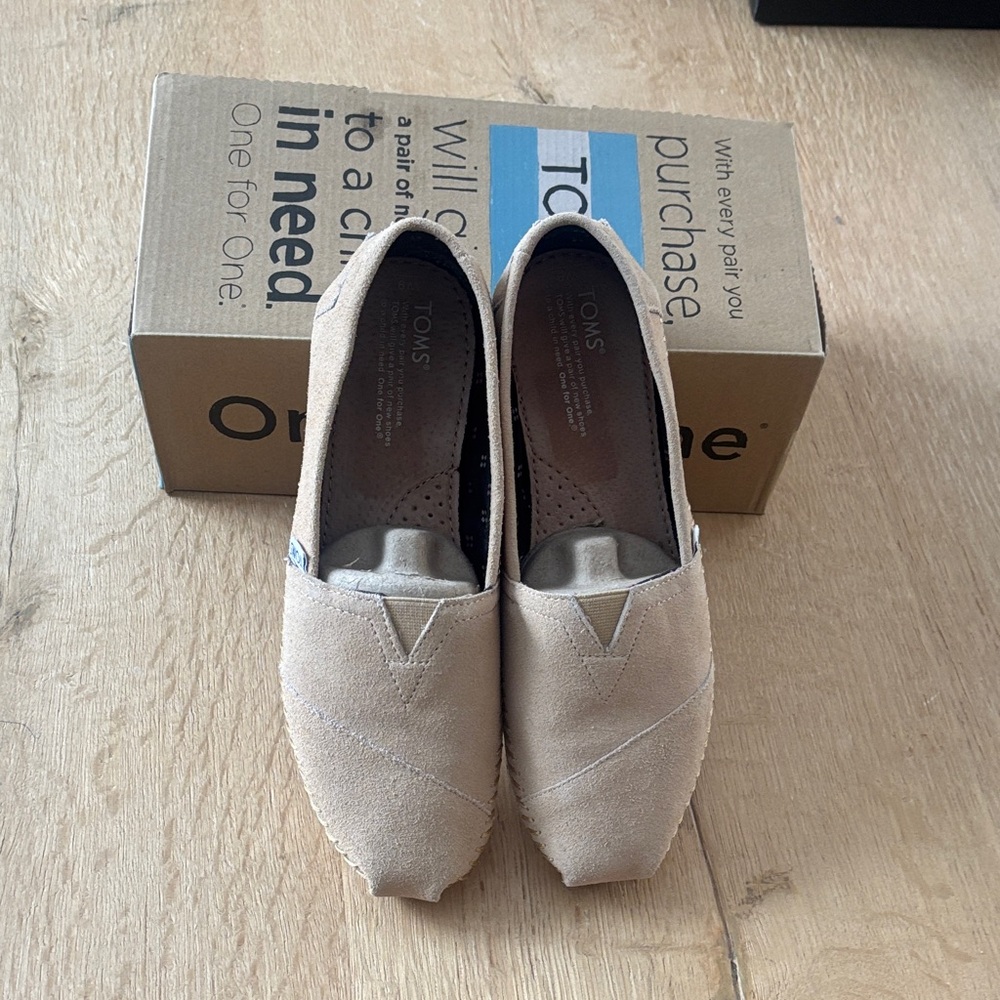 TOMS Classic Taupe Sika Slip-On Flats size 9